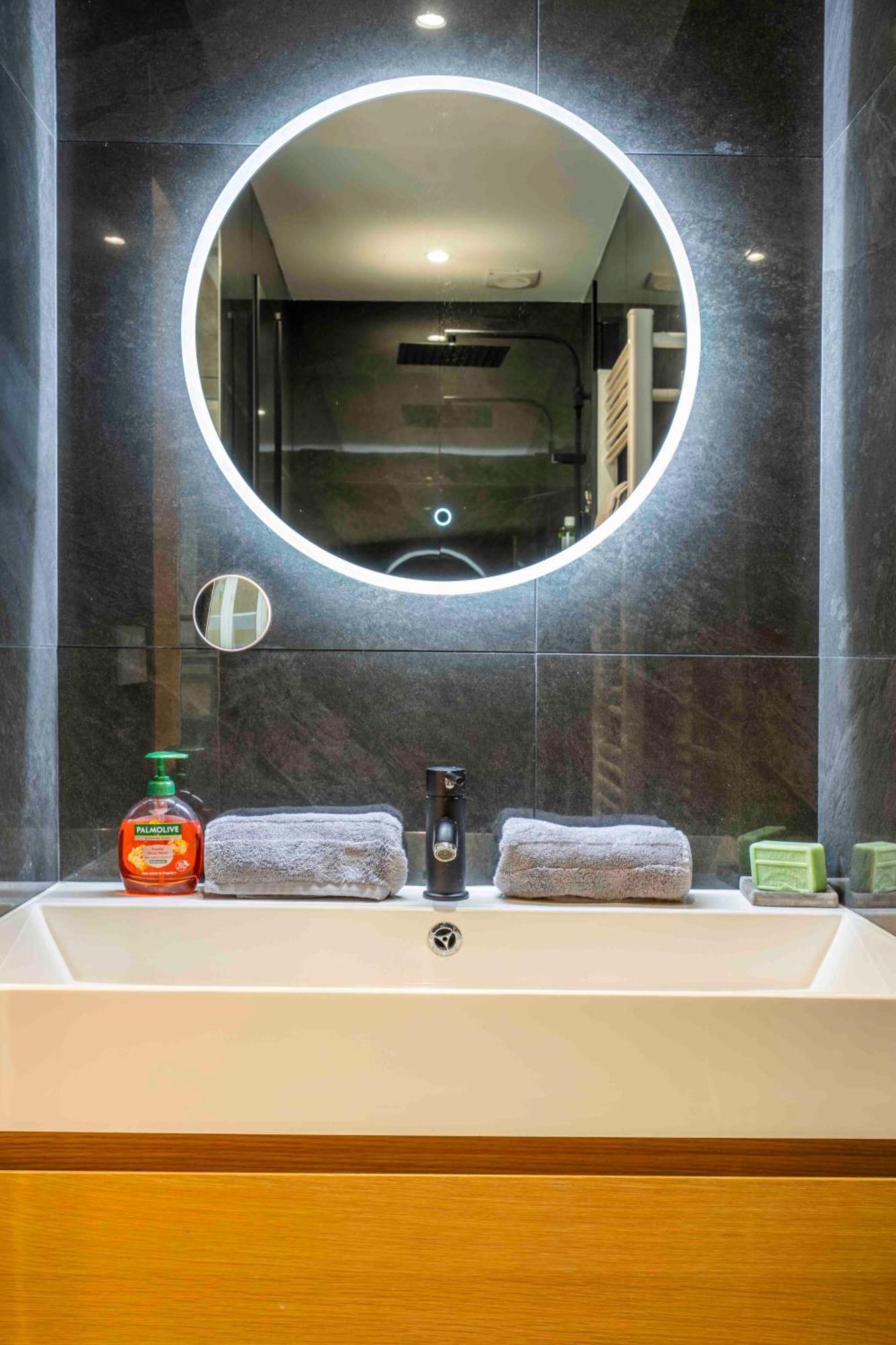 Apartment 2 Chambres, Balcons, Vue Imprenable, Climatisation - Palace Bleu *