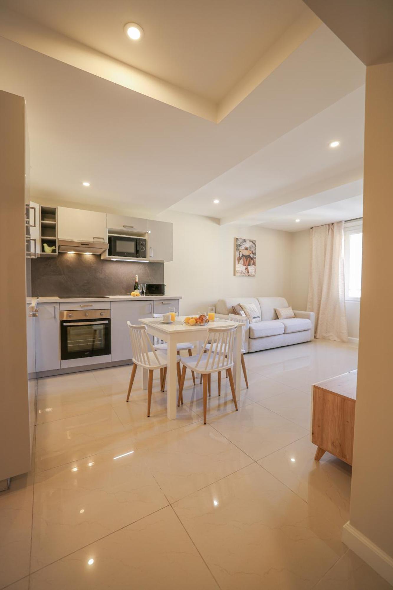 Azurappart Brilliant 2room, Massena Apartment *