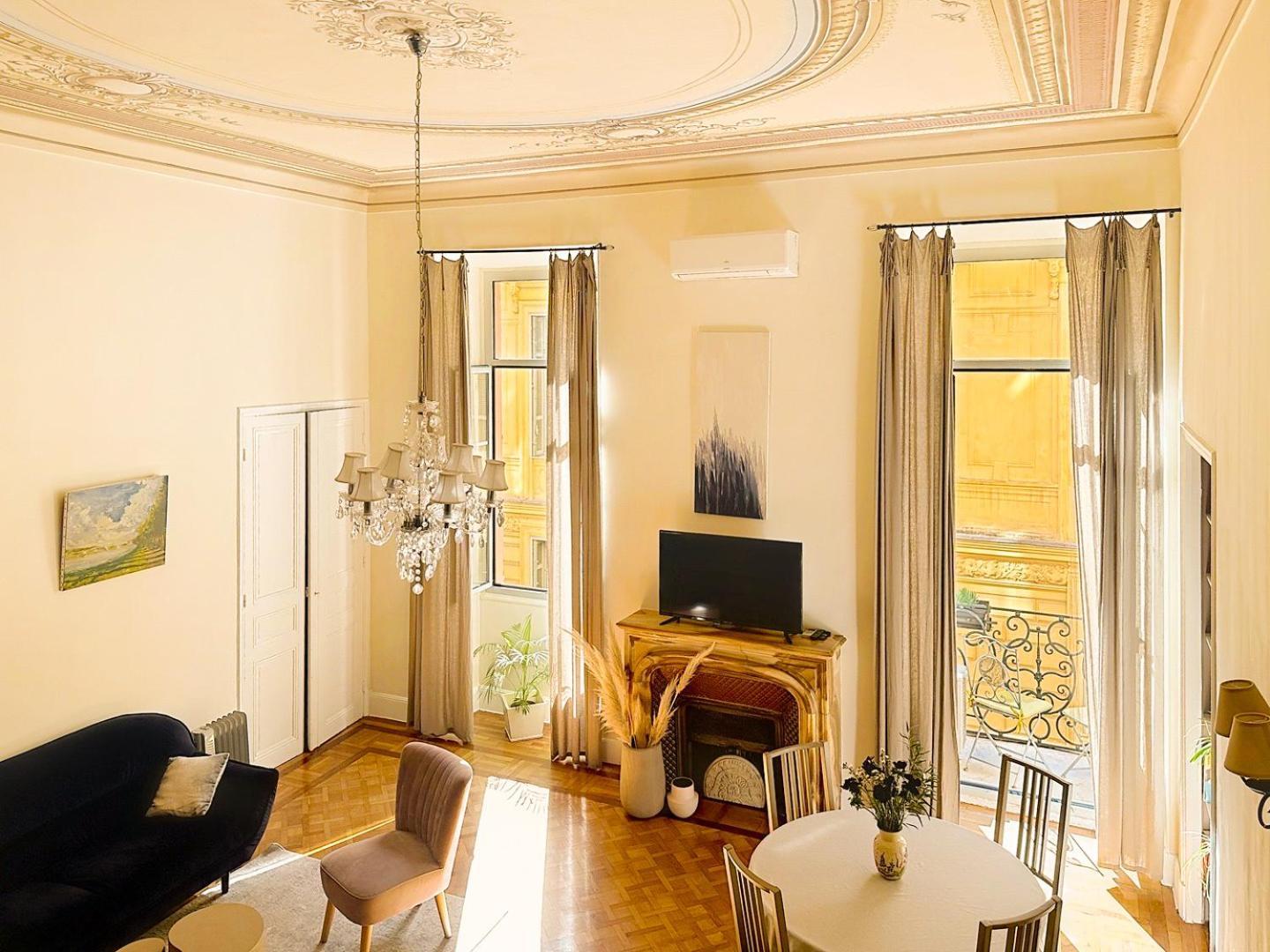 Bohemian Hideaway In The Old Apartment