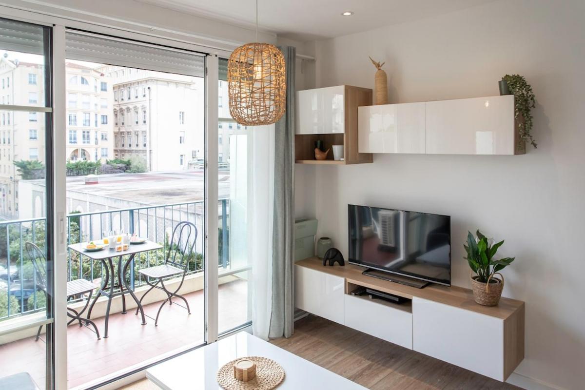 #26 Idealy Located Flat Ac 2mins Walk To Sea Balcony Apartment Nice