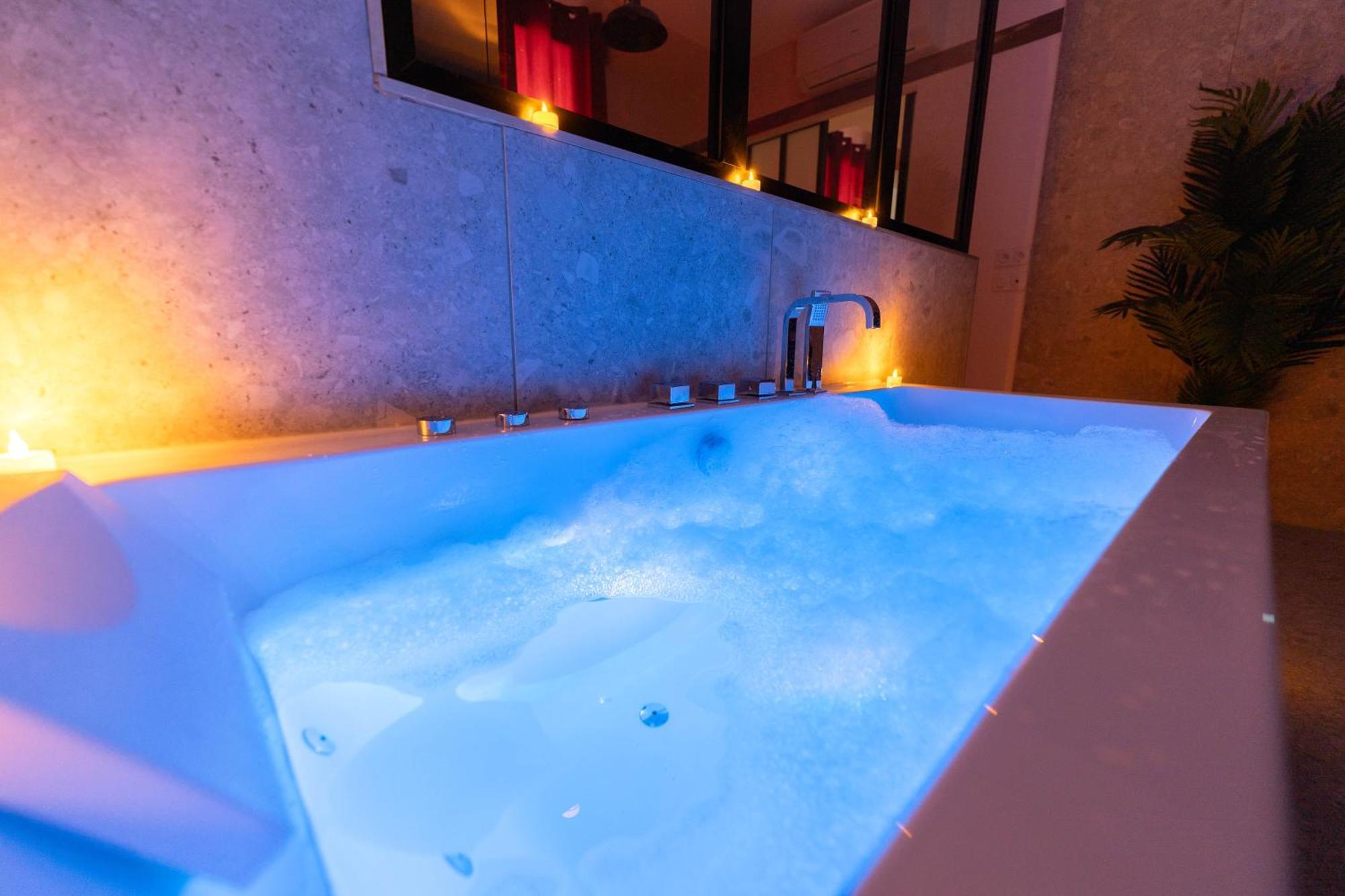 Magnifique Loft - Centre - Jacuzzi 2 *
