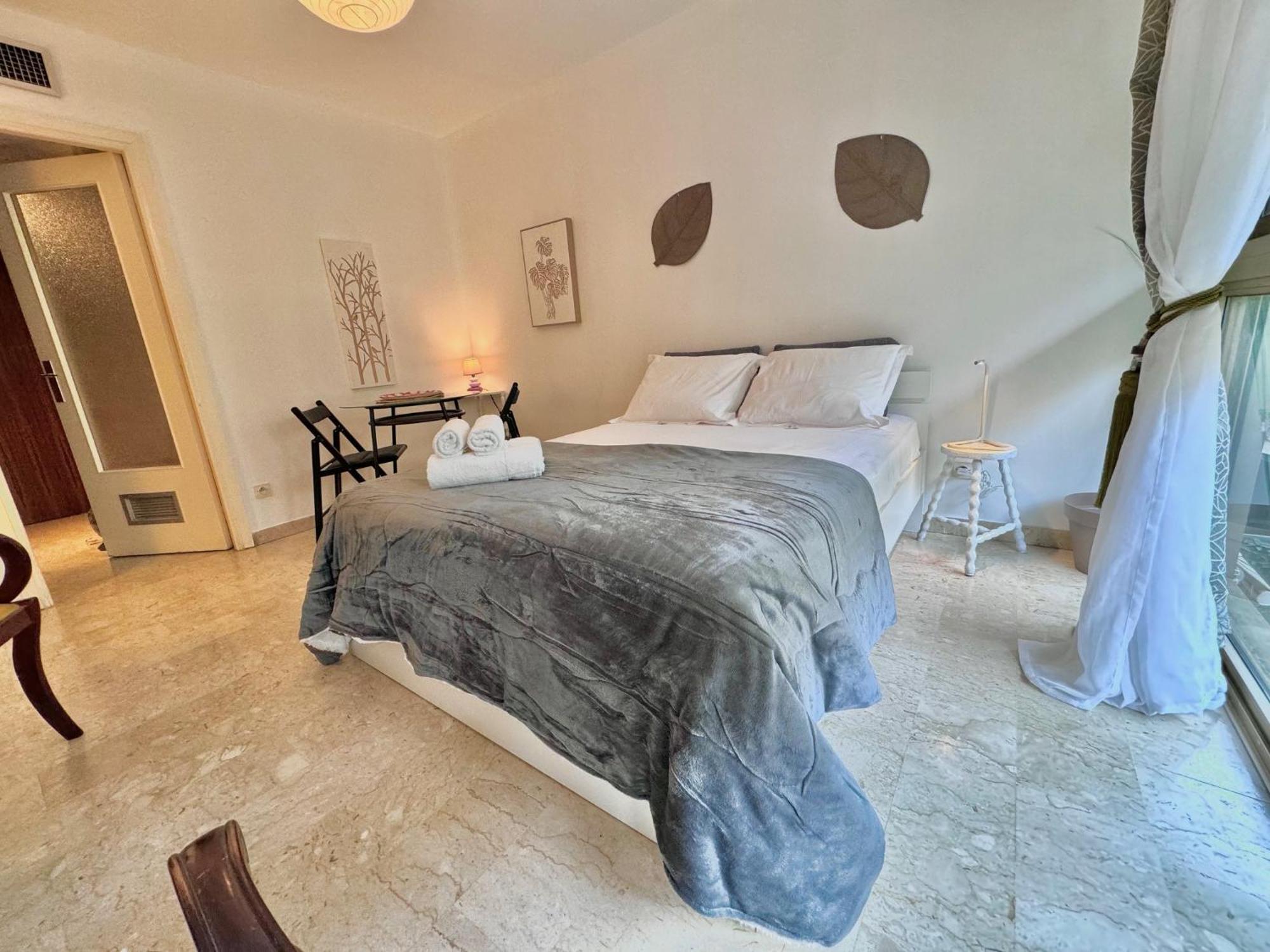 A G Cocon Massenet - Grimaldi - Promenade Des Angl *