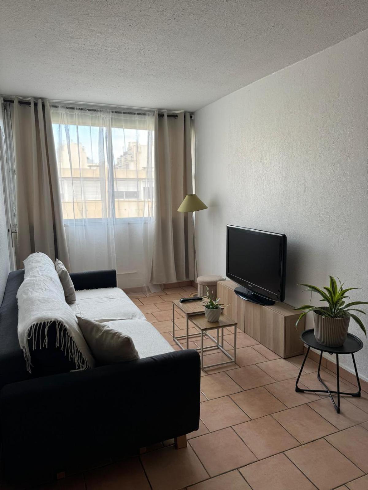 Entre Aeroport Et Promenade Des Apartment