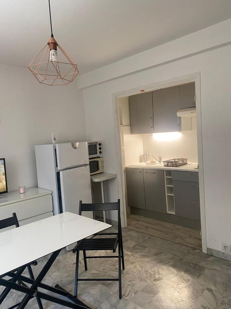 A 5 Minutes De La Promenade Des Apartment
