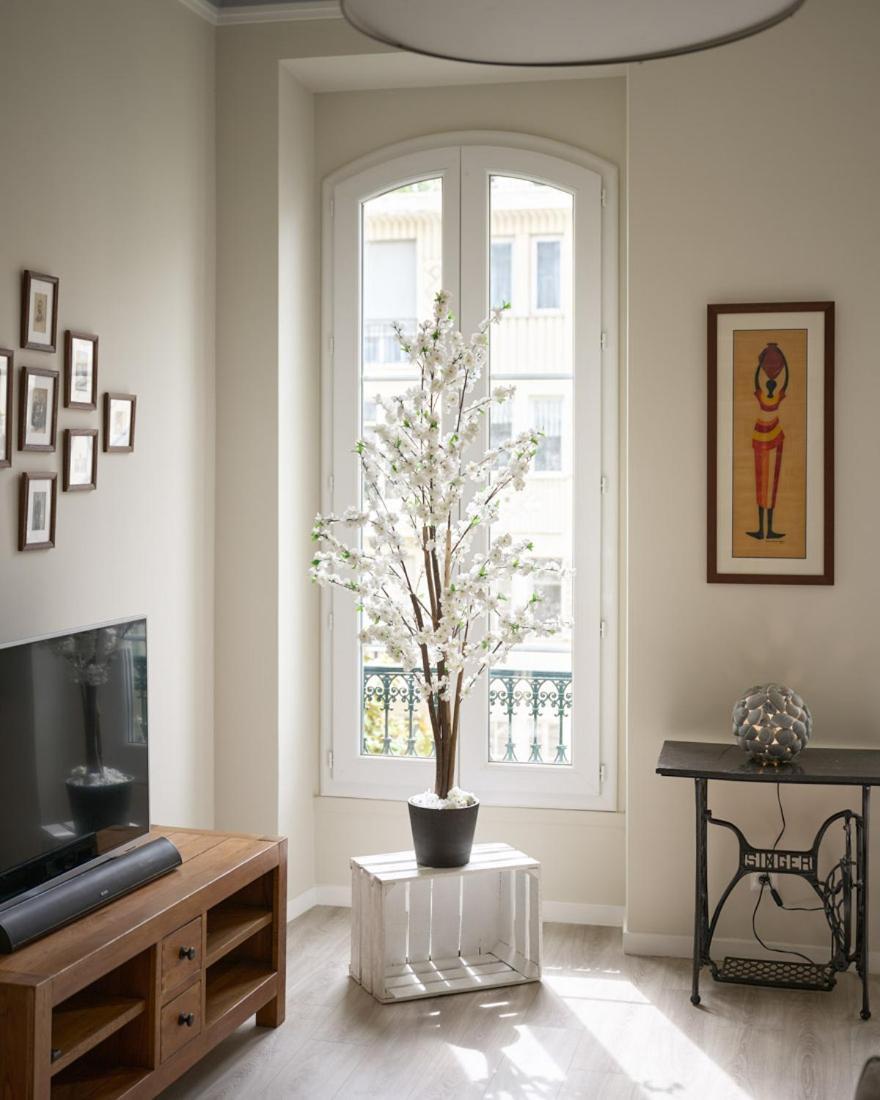 Sunlight - Gisele - Hyper Central, 1 Bedroom With Large Living Apartment