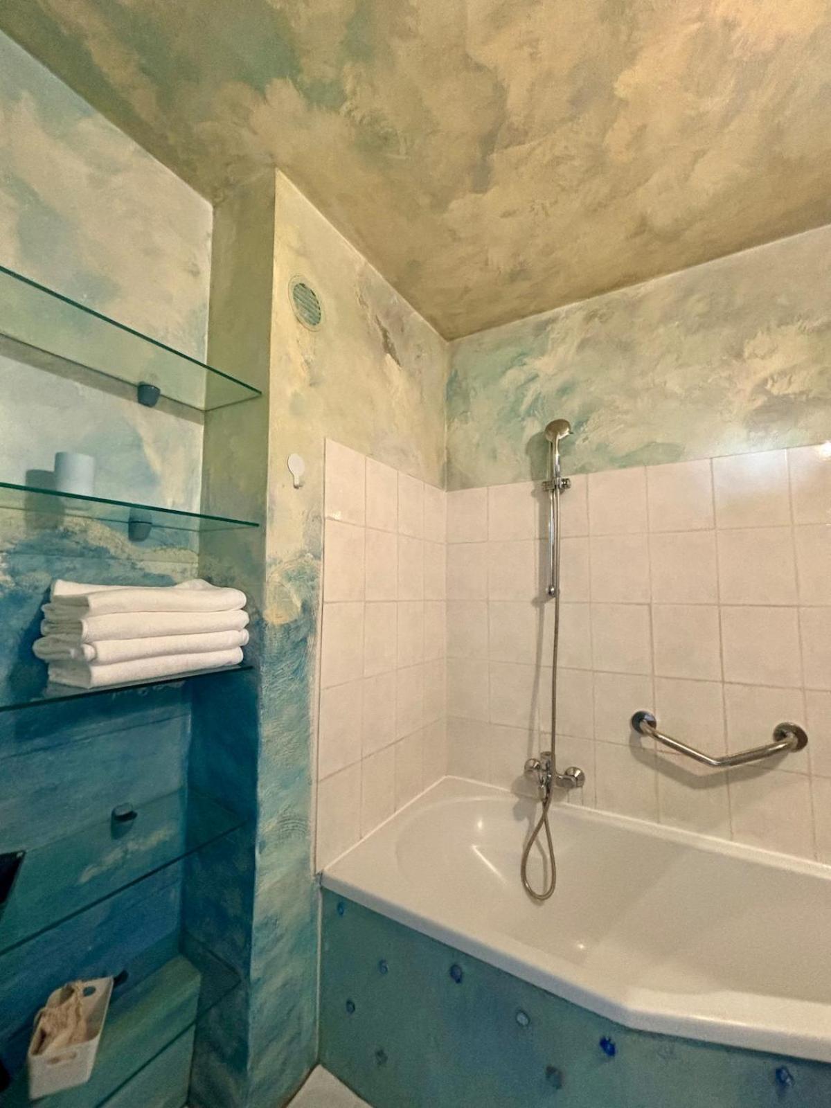 Stunning Sea Views, Full Sun Exposure *