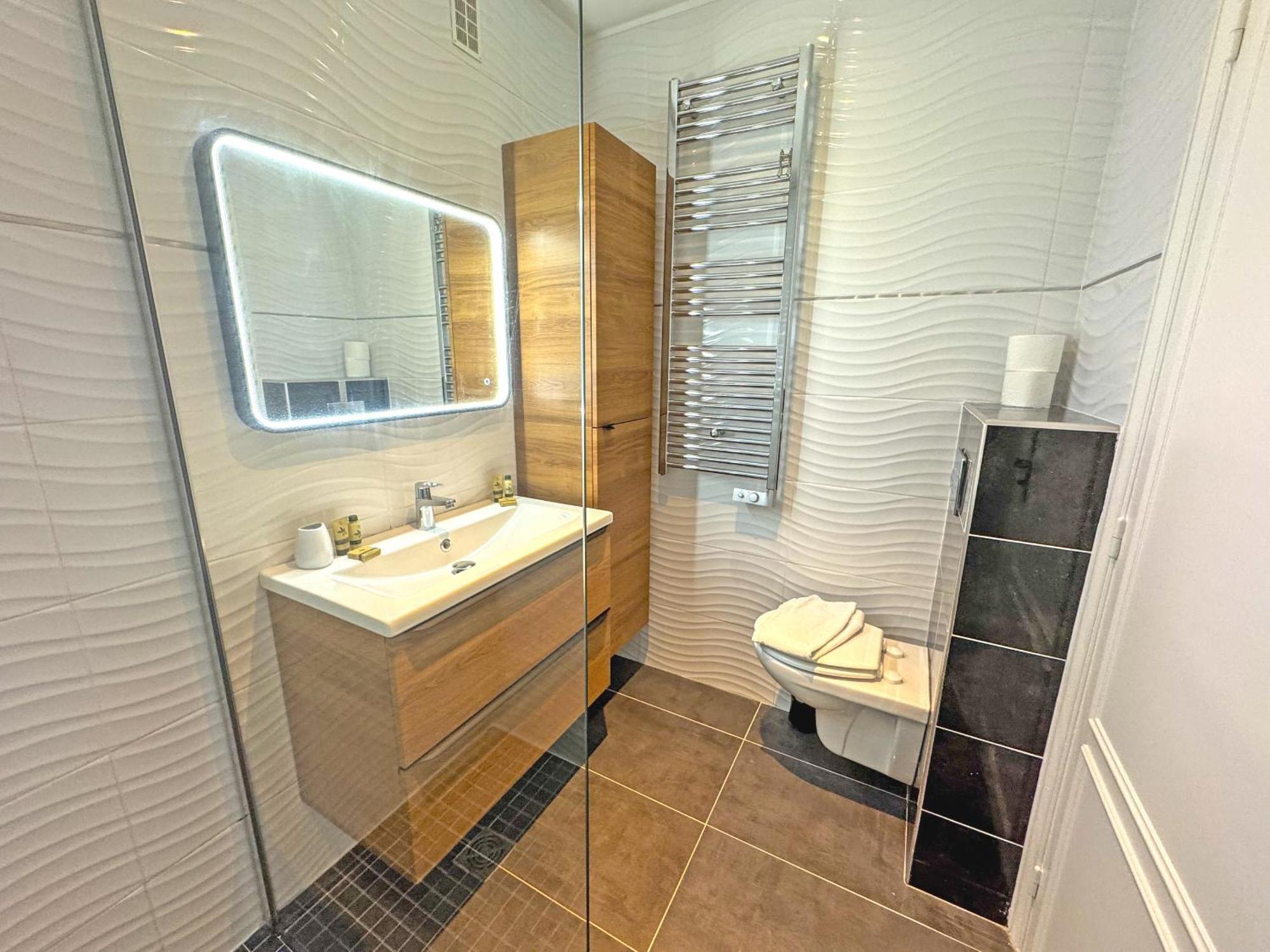 Cariatides - Promenade Apartment