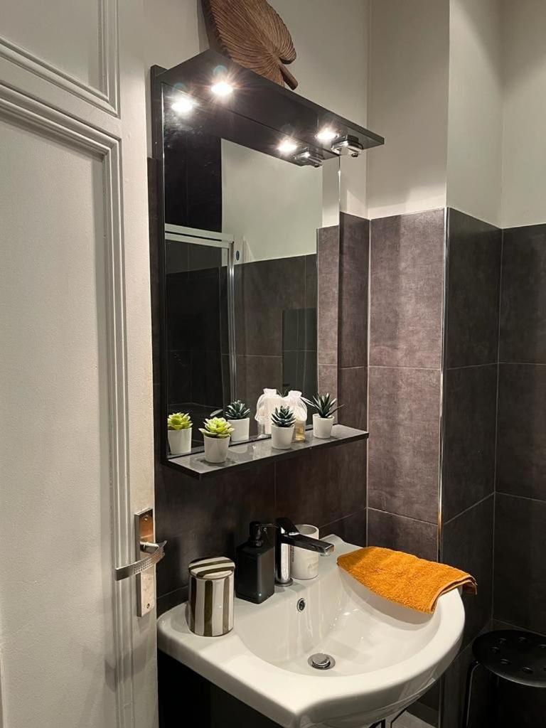 Ideally Located Center * Nice