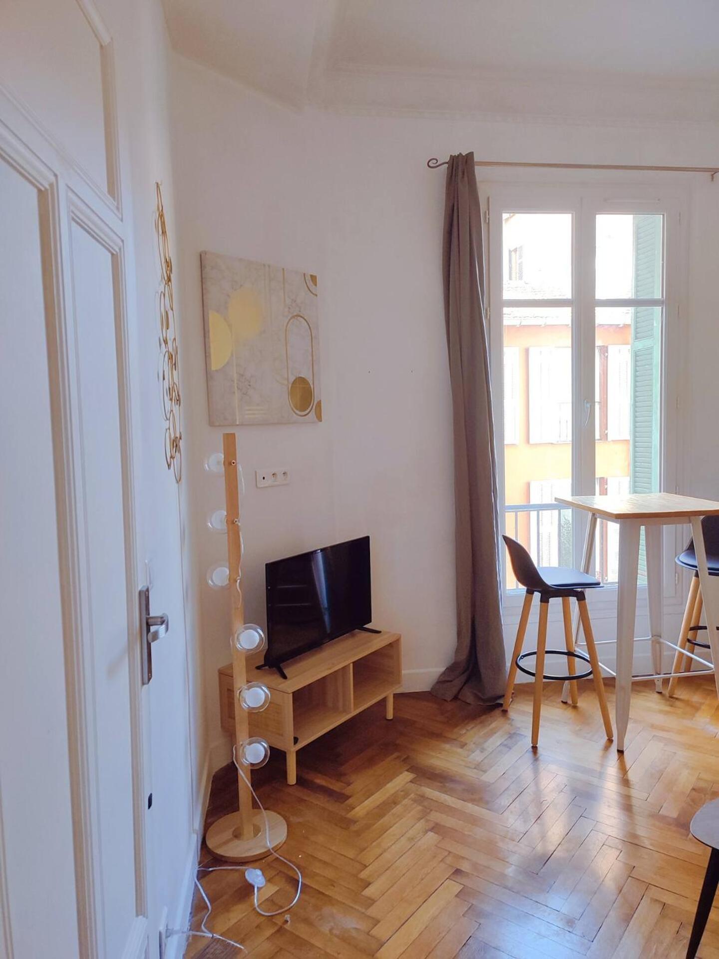 Ideally Located Center Nice