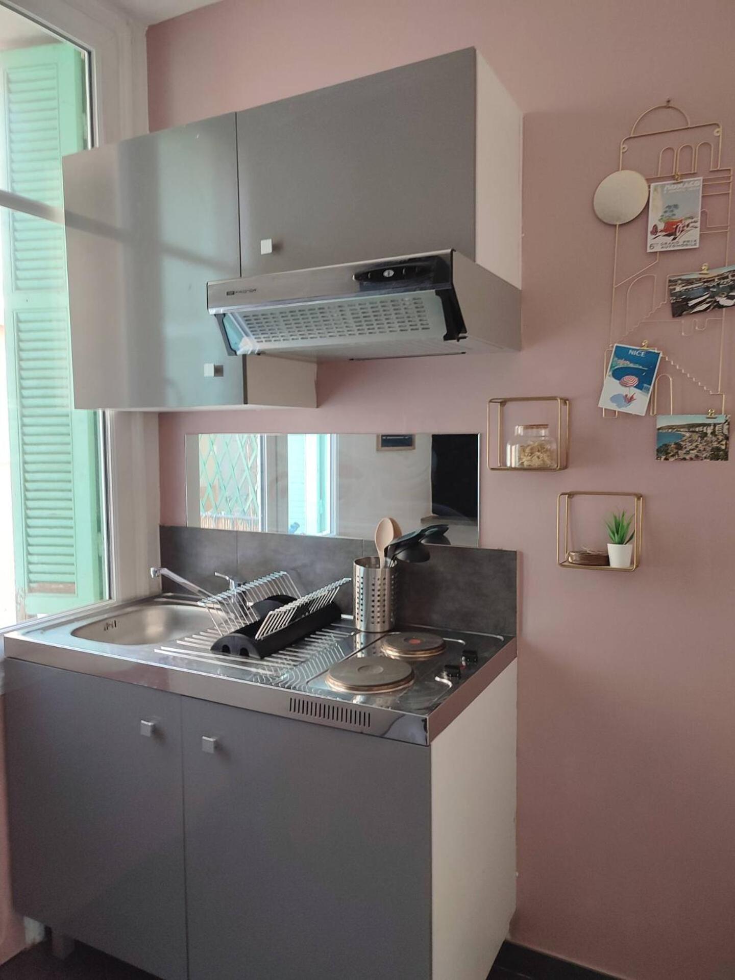 Ideally Located Center * Nice