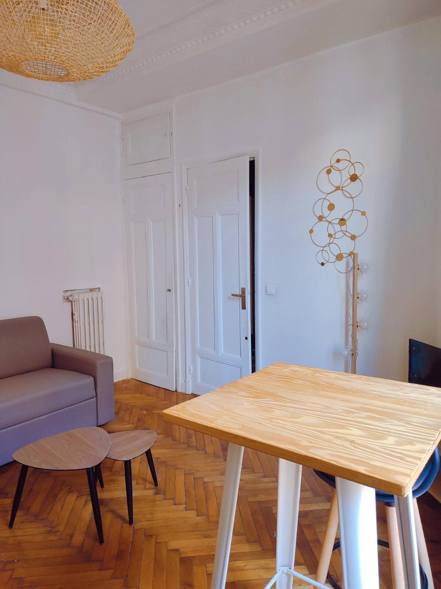 Ideally Located Center Apartment Nice