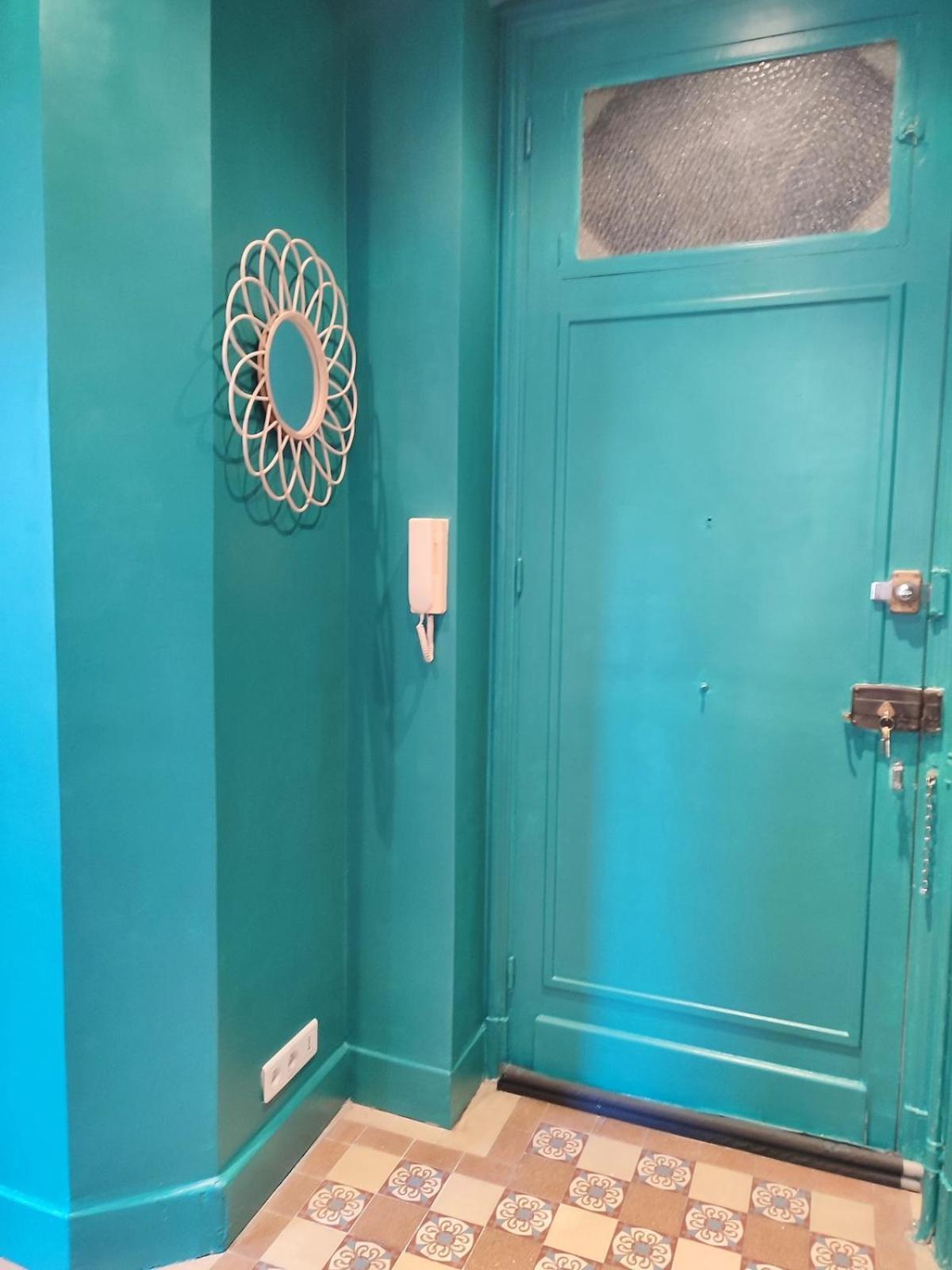 Ideally Located Center Apartment