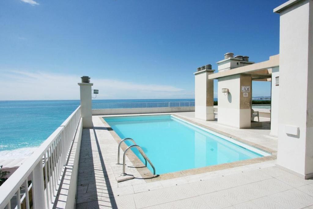 #40 Luxembourg Promenade Swimmingpool Rooftop Apartment