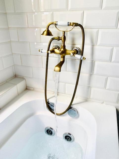 Spacious 5 Min To Sea Apartment