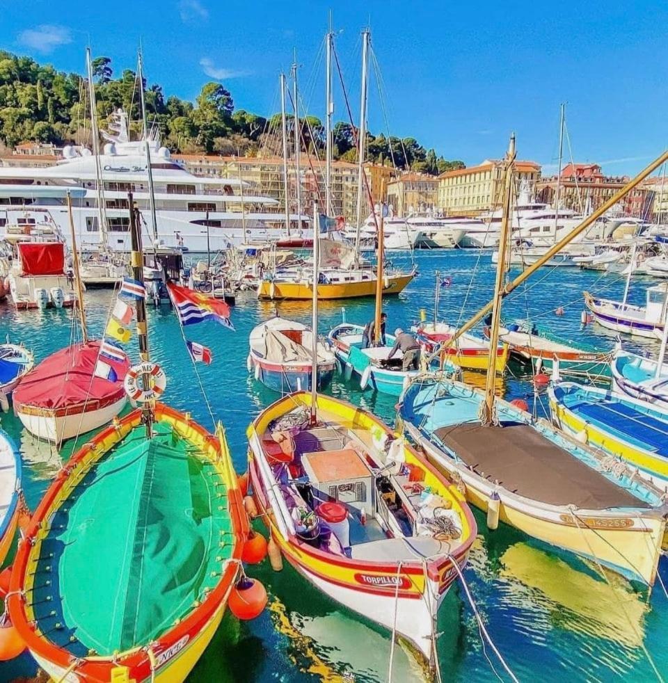 Pleasant With Balcony Nice