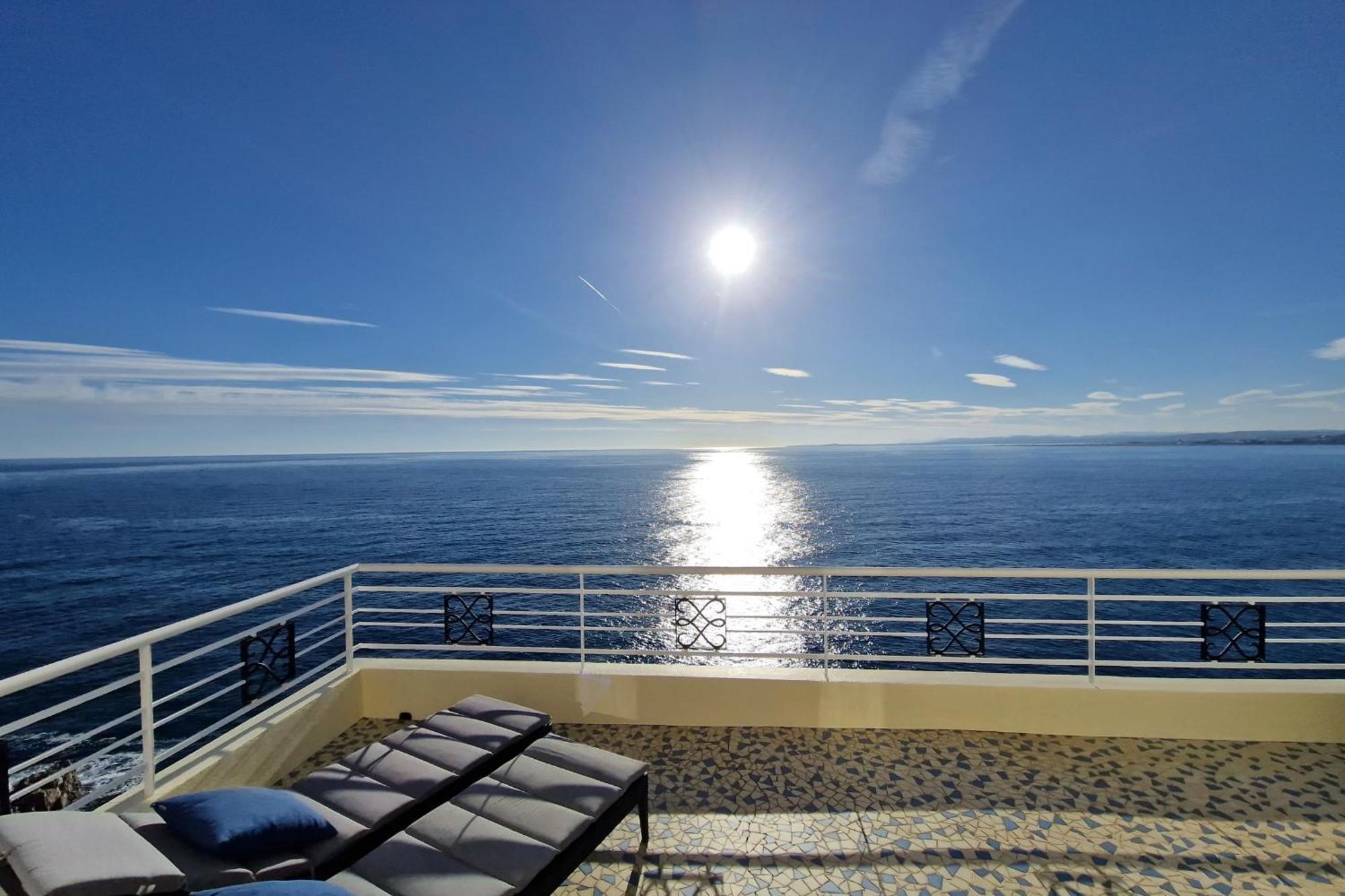 06a1 - Just Like On A Boat Sailing On The Sea * Nice