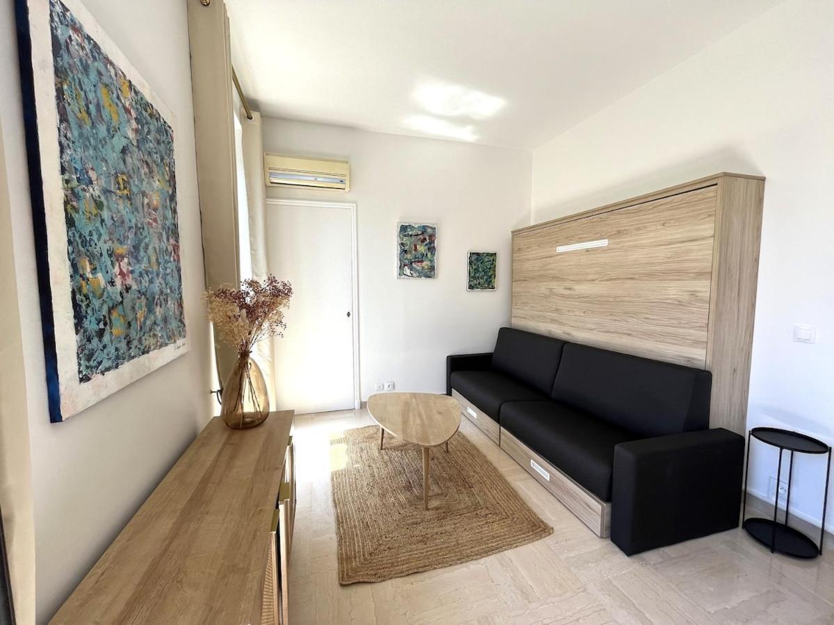 Beautiful With Parking Place Massena Apartment