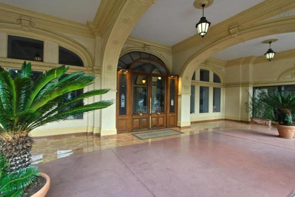 Beautiful With Parking Place Massena Apartment