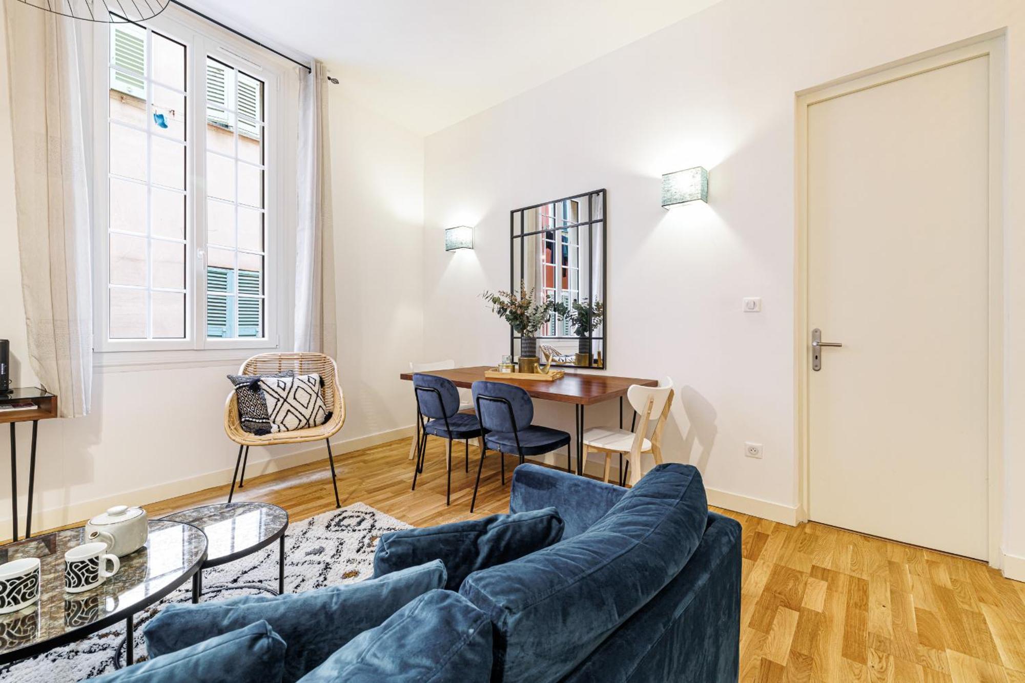 Chic & Cozy 2 Bdr Heart Of The Old Town