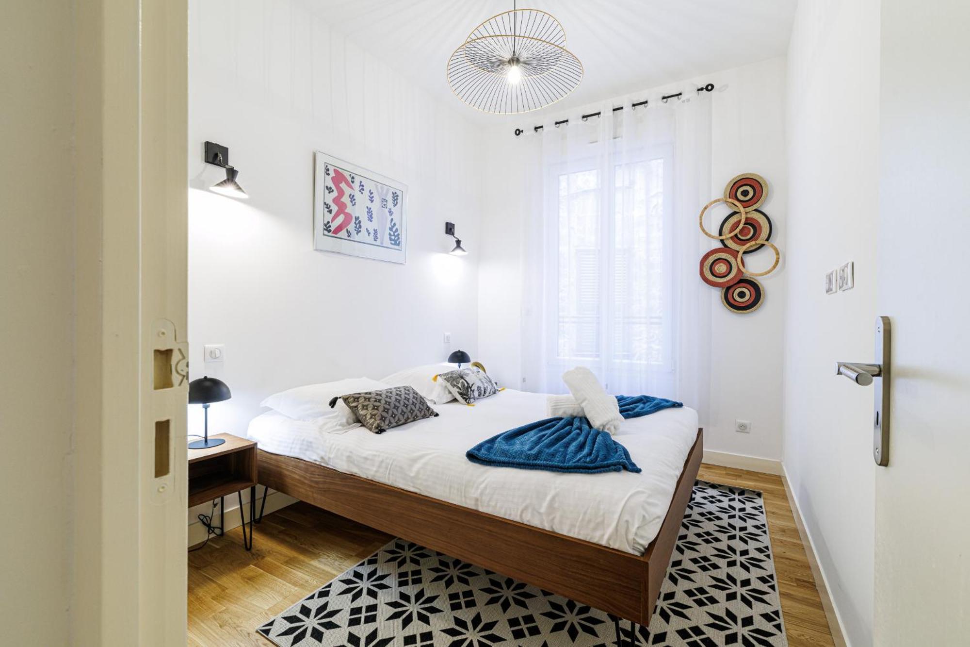 Chic & Cozy 2 Bdr Heart Of The Old Town Apartment Nice