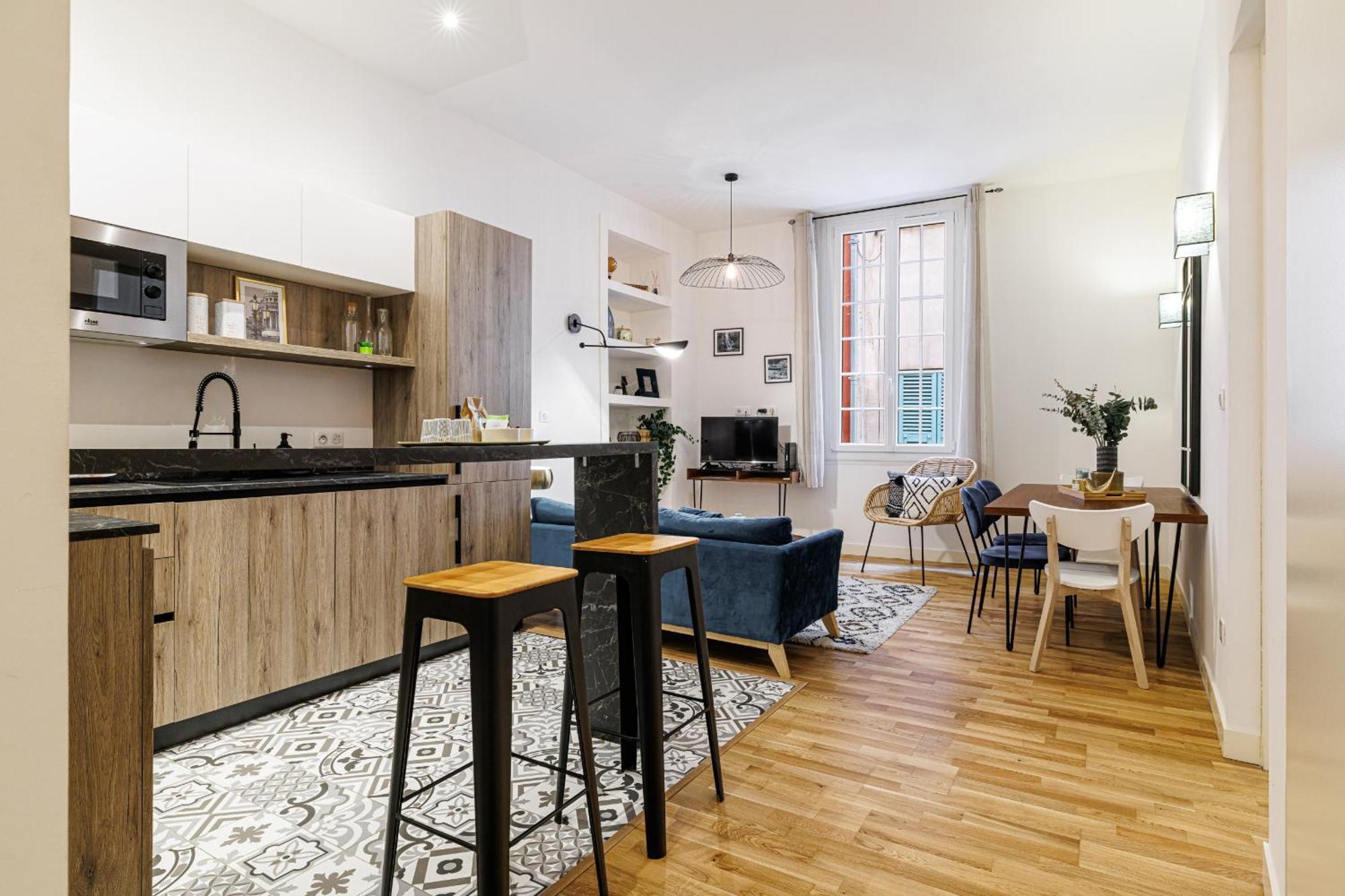 Chic & Cozy 2 Bdr Heart Of The Old Town Apartment *