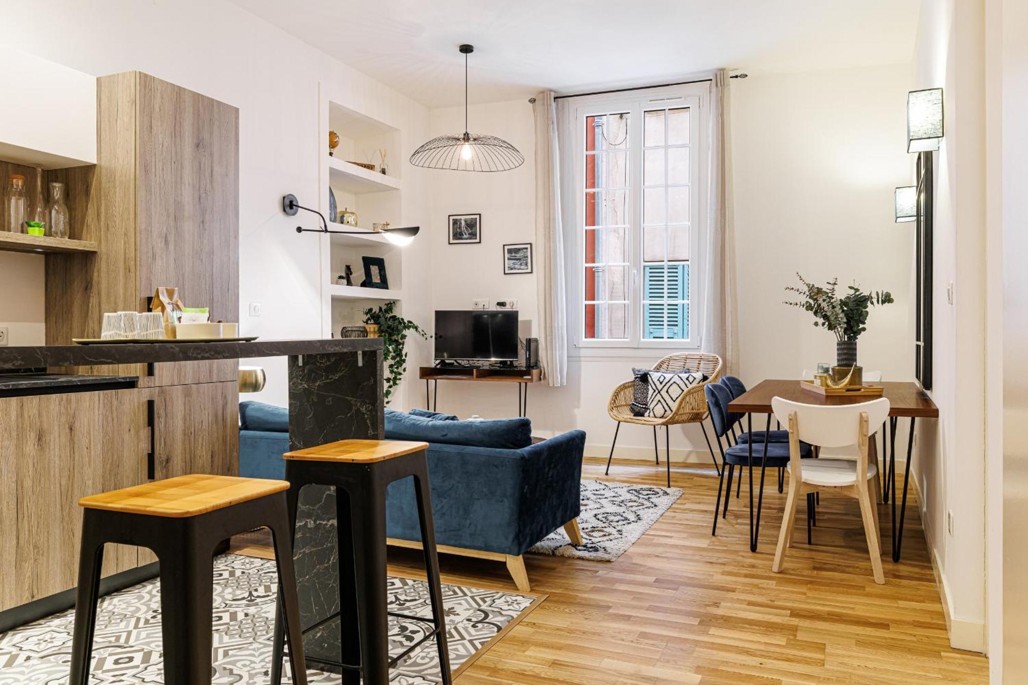 Chic & Cozy 2 Bdr Heart Of The Old Town Apartment *