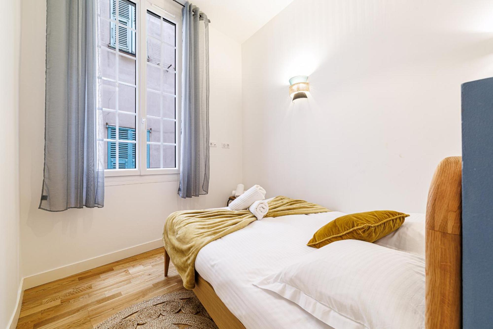 Chic & Cozy 2 Bdr Heart Of The Old Town Apartment *
