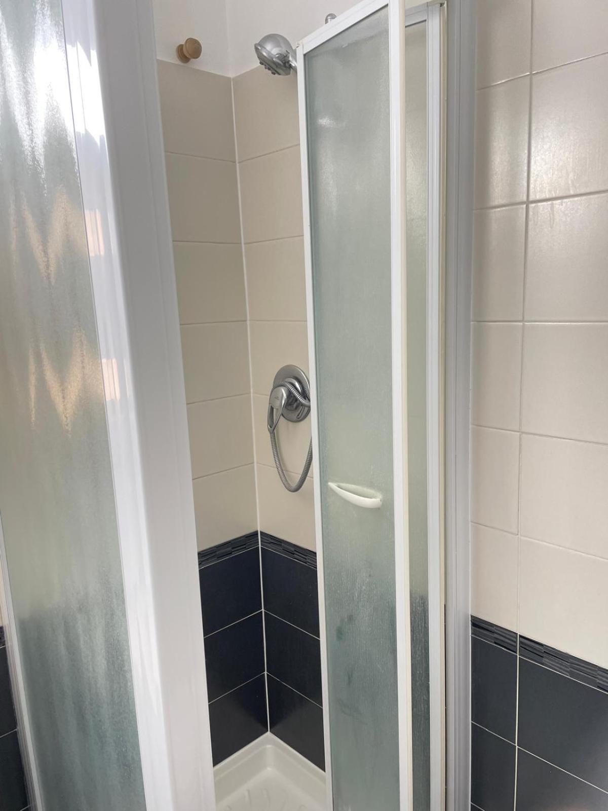 En Face De La Avec Vue Fantastique ! Nice