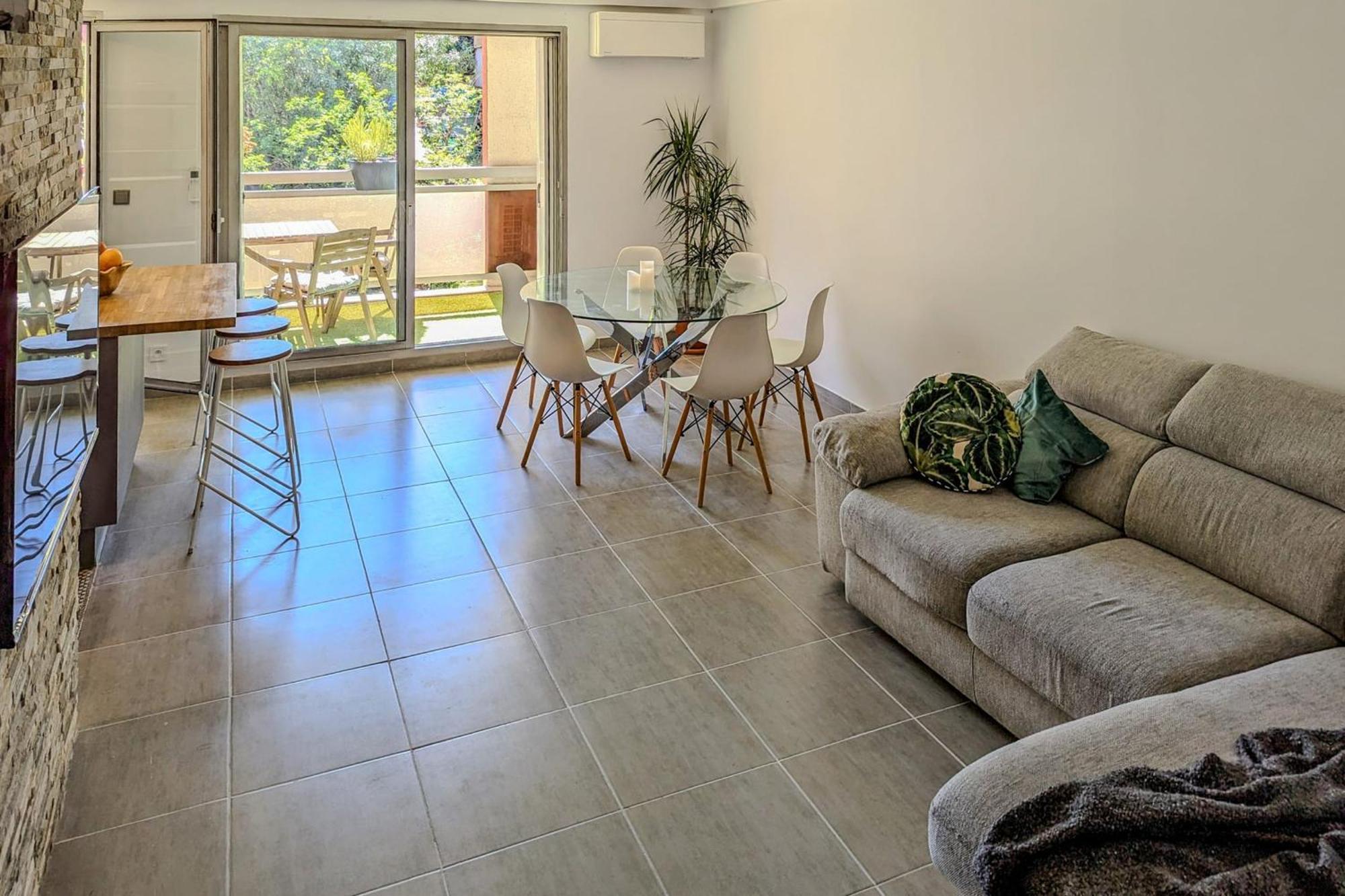 Apartment For 8 Guests In Center