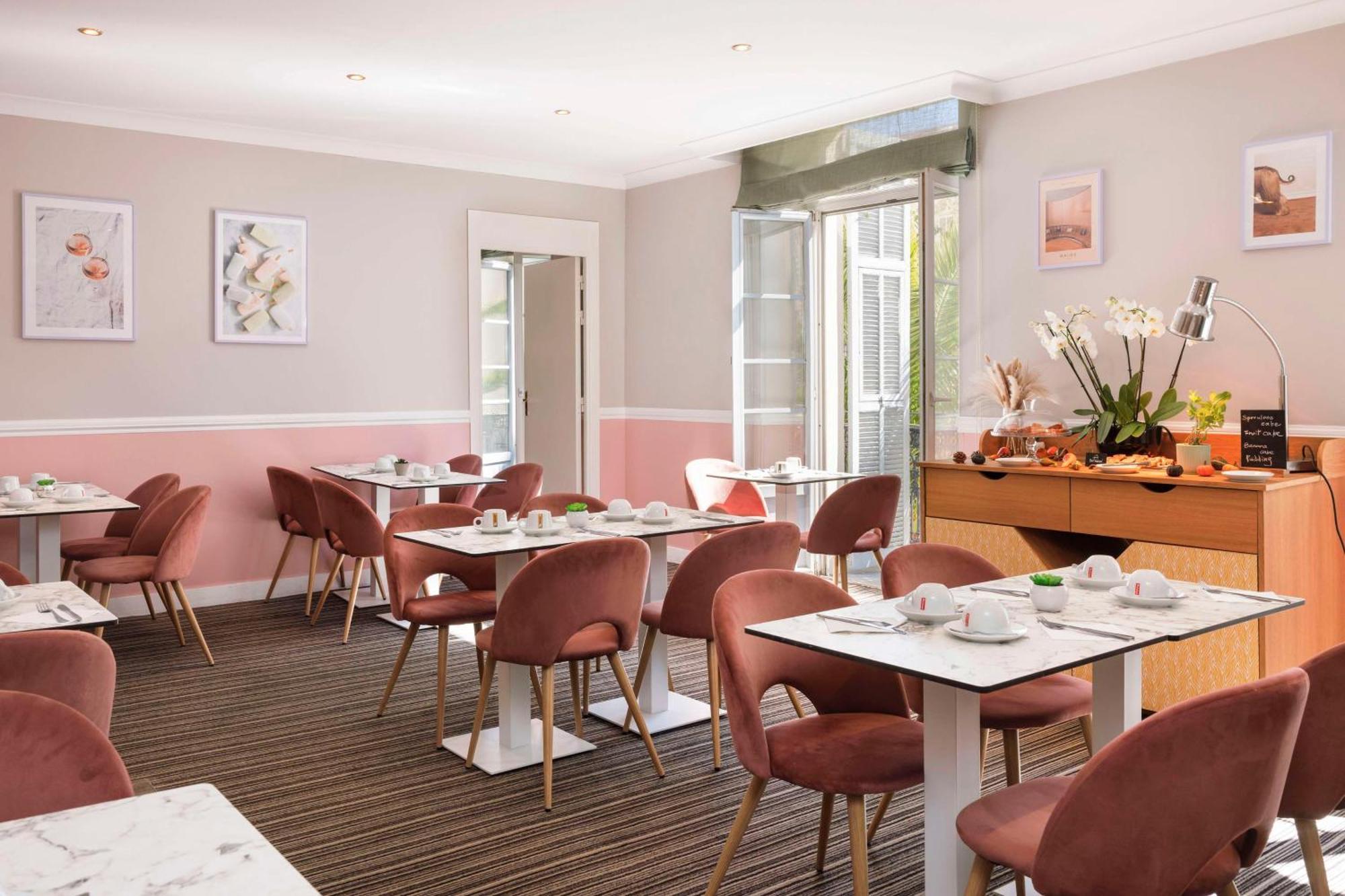 Western Lakmi Hotel 3*