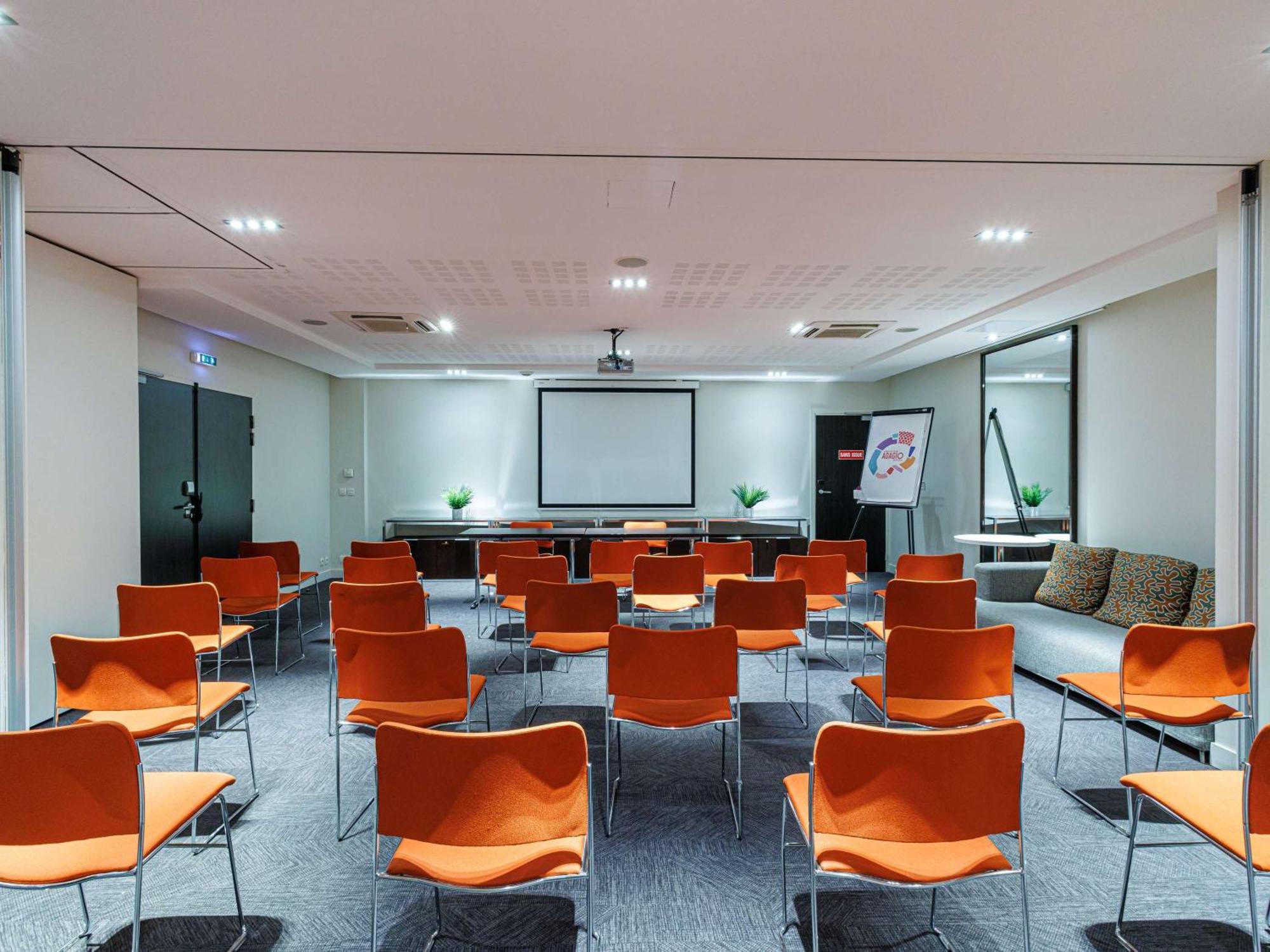 Adagio Centre 3*