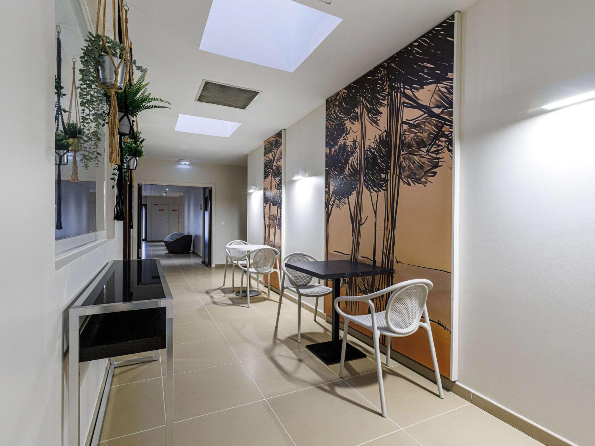 Adagio Centre 3*