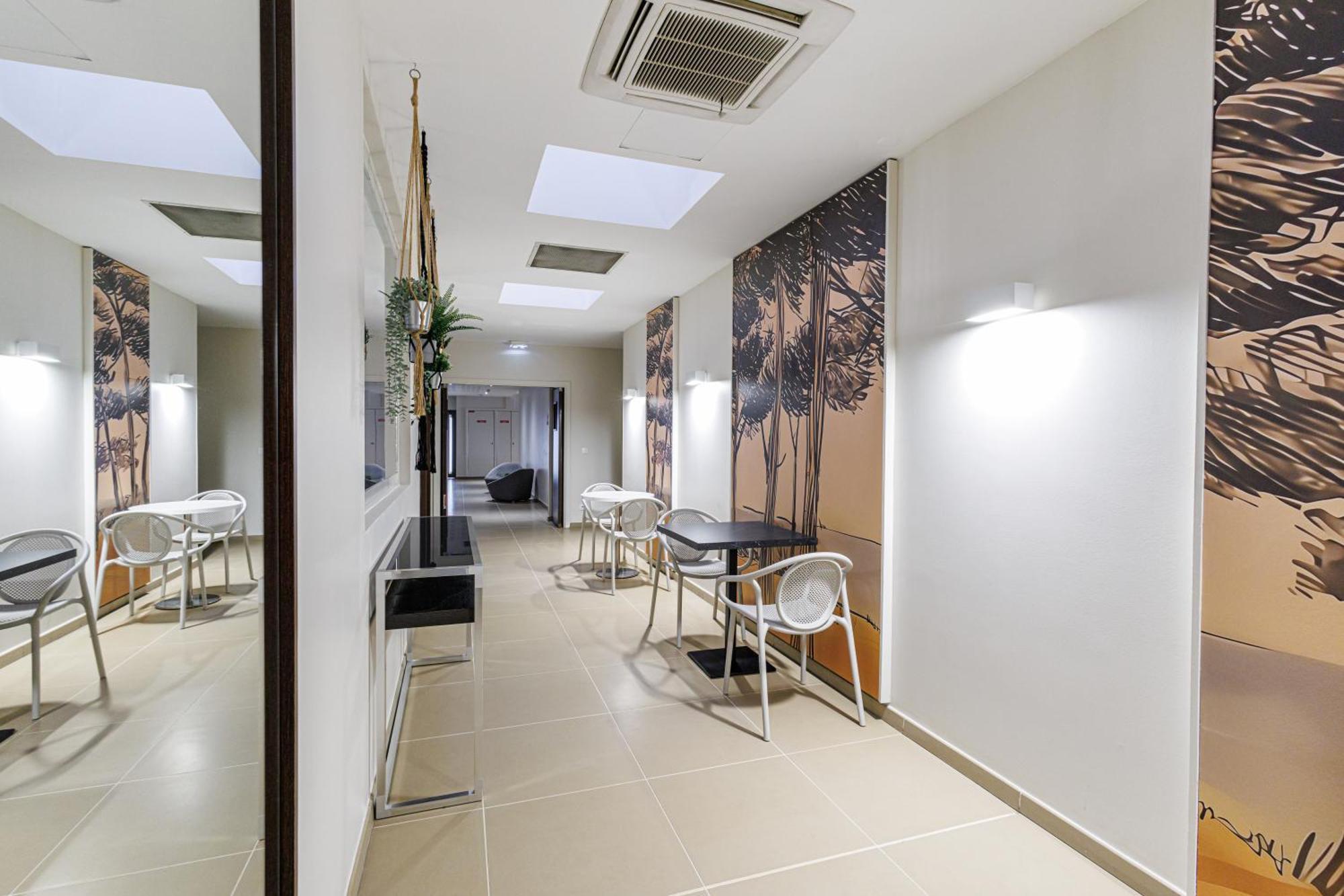Adagio Centre 3*