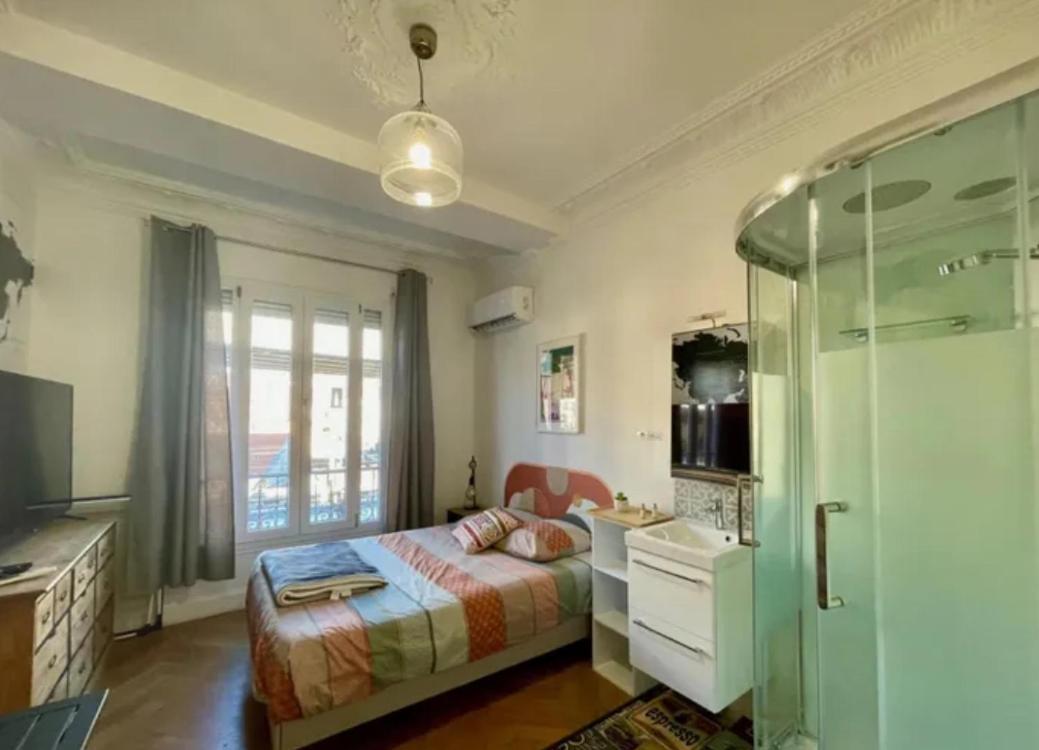 Les De Cedric Iconic Tram Gare Pour Personnes Calmes *