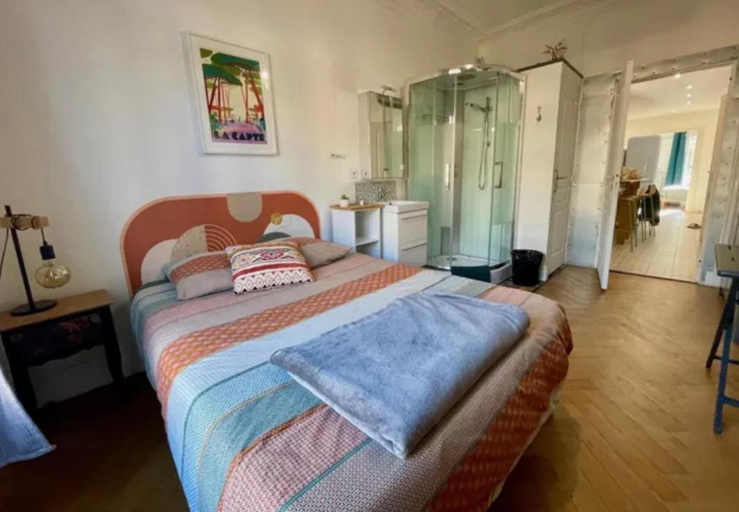 Les De Cedric Iconic Tram Gare Pour Personnes Calmes * Nice