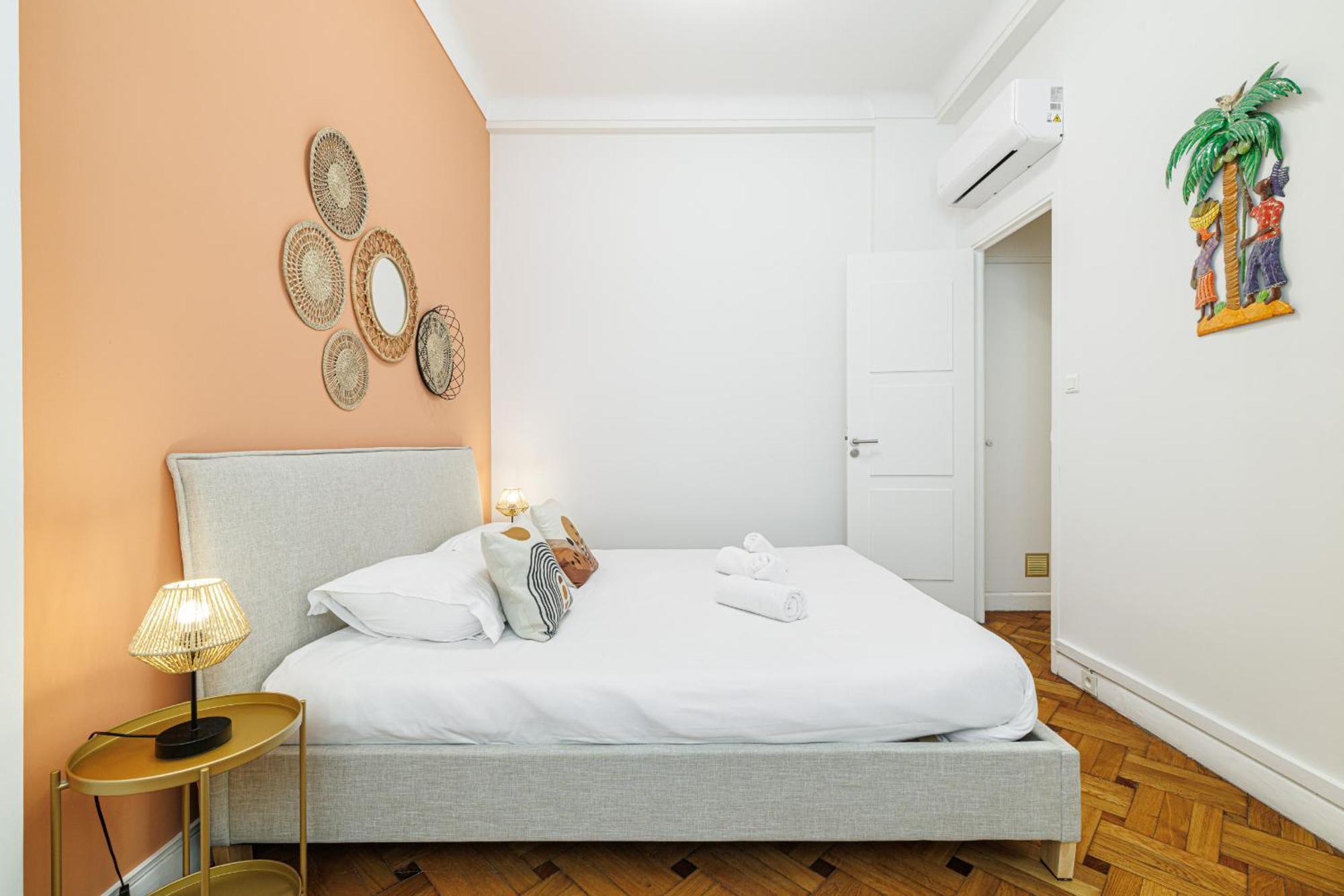 Promenade Des 2 Bdr Large Terrace Apartment *