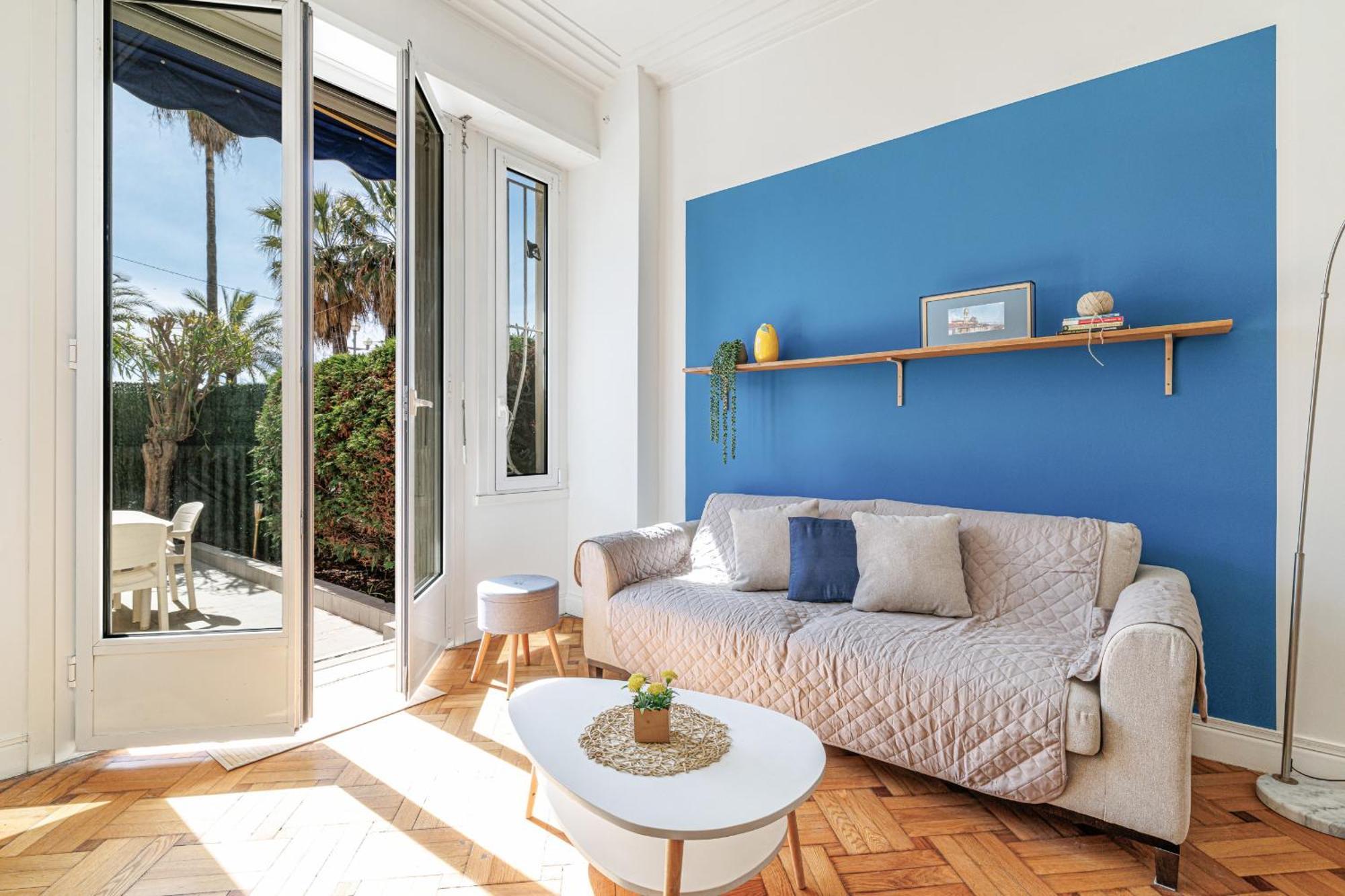 Promenade Des 2 Bdr Large Terrace Apartment *