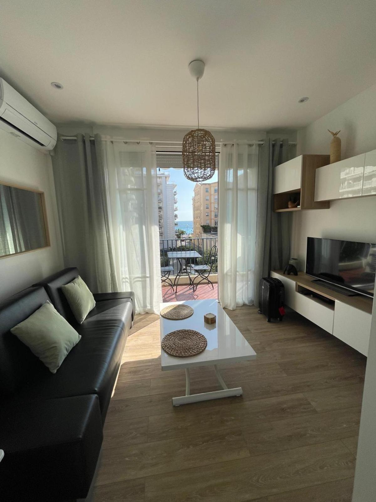 Apartment #26 Idealy Located Flat Ac 2mins Walk To Sea Balcony