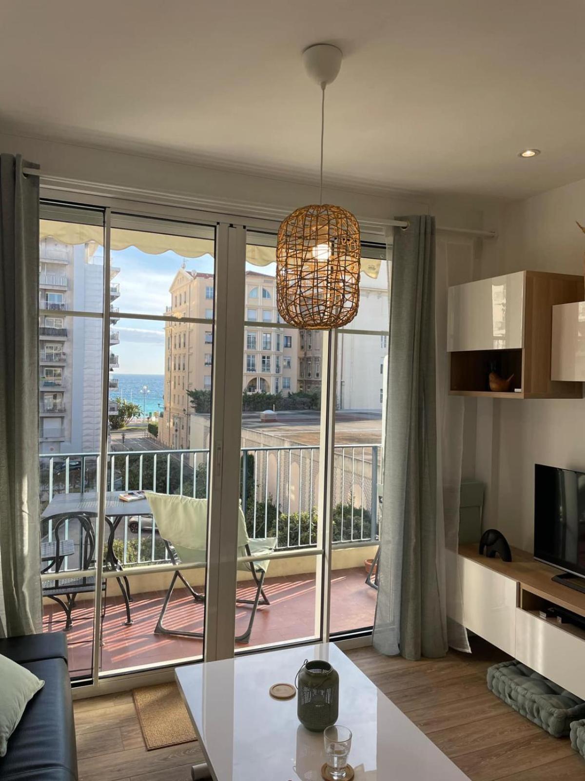 Apartment #26 Idealy Located Flat Ac 2mins Walk To Sea Balcony *