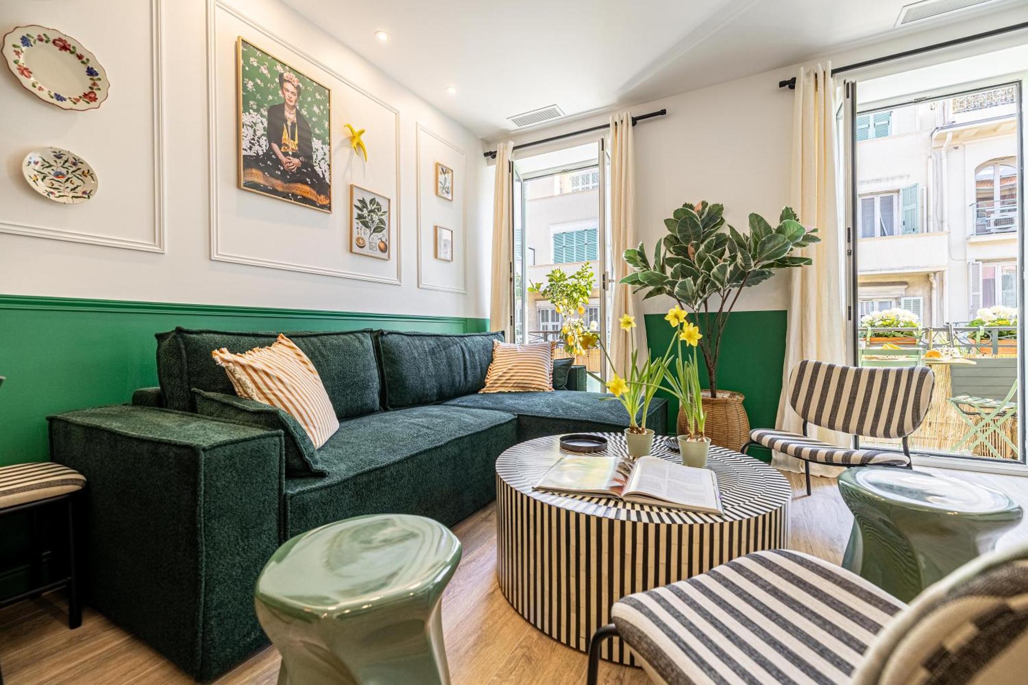New! Remodeled & Spacious 4 Bedroom - 3 Bath - Heart Of - Ac In - With A Large Elevator Apartment *