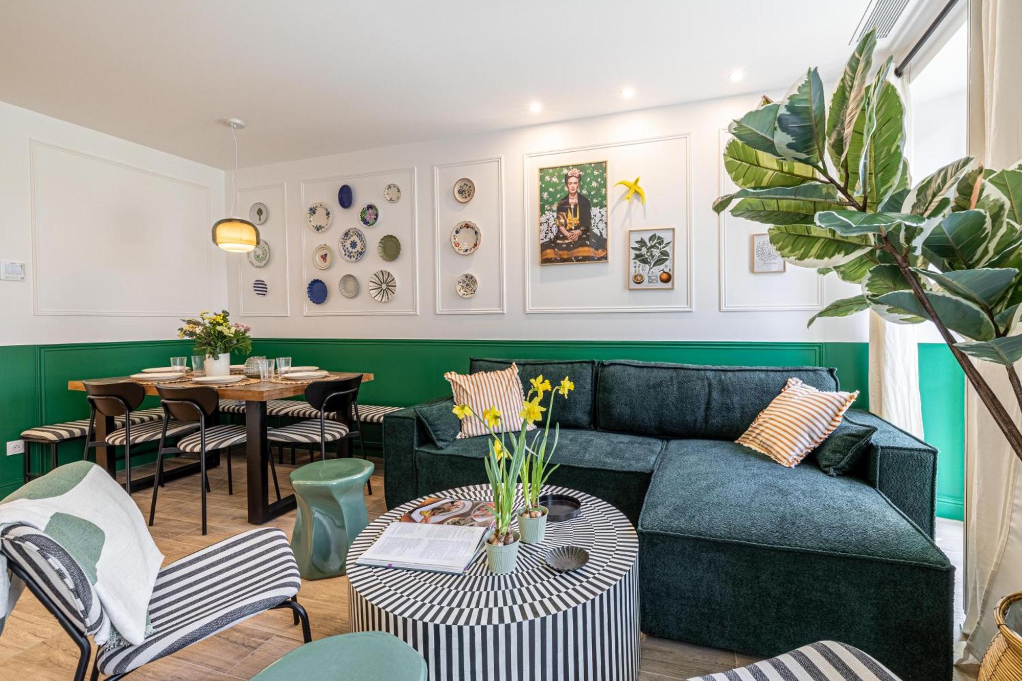 Apartment New! Remodeled & Spacious 4 Bedroom - 3 Bath - Heart Of - Ac In - With A Large Elevator Nice