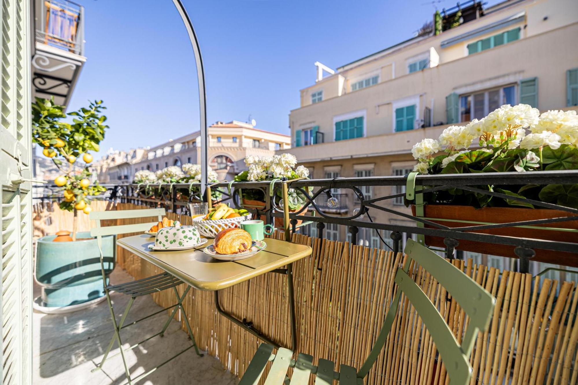 New! Remodeled & Spacious 4 Bedroom - 3 Bath - Heart Of - Ac In - With A Large Elevator *