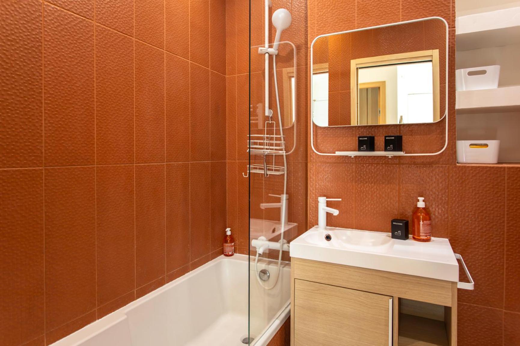 #25 2bdr Port, 5min From The Old Town Balcony, Ac&wifi Apartment *