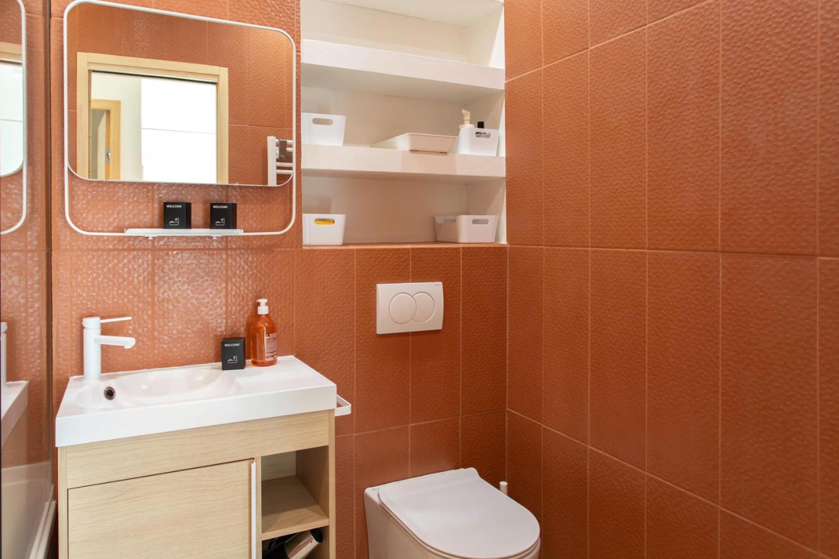 #25 2bdr Port, 5min From The Old Town Balcony, Ac&wifi Apartment Nice