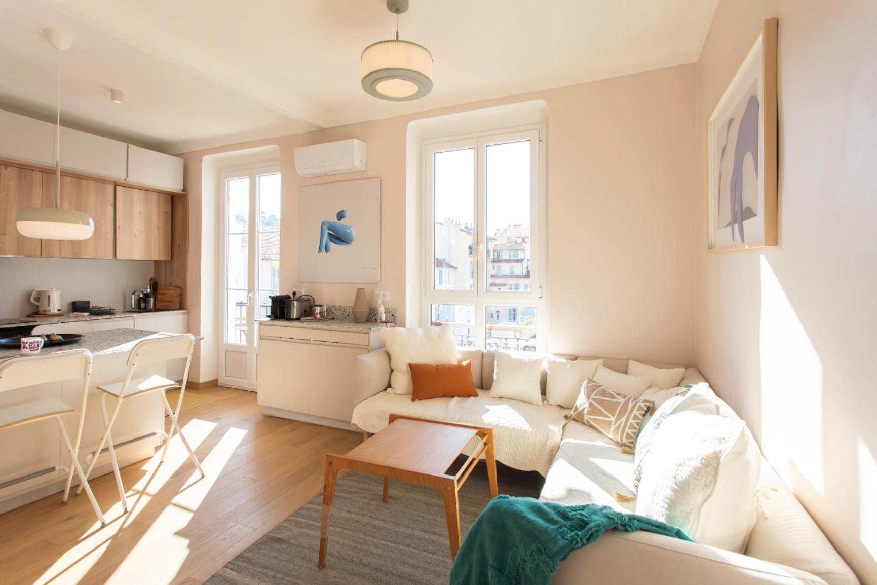 Apartment #25 2bdr Port, 5min From The Old Town Balcony, Ac&wifi Nice