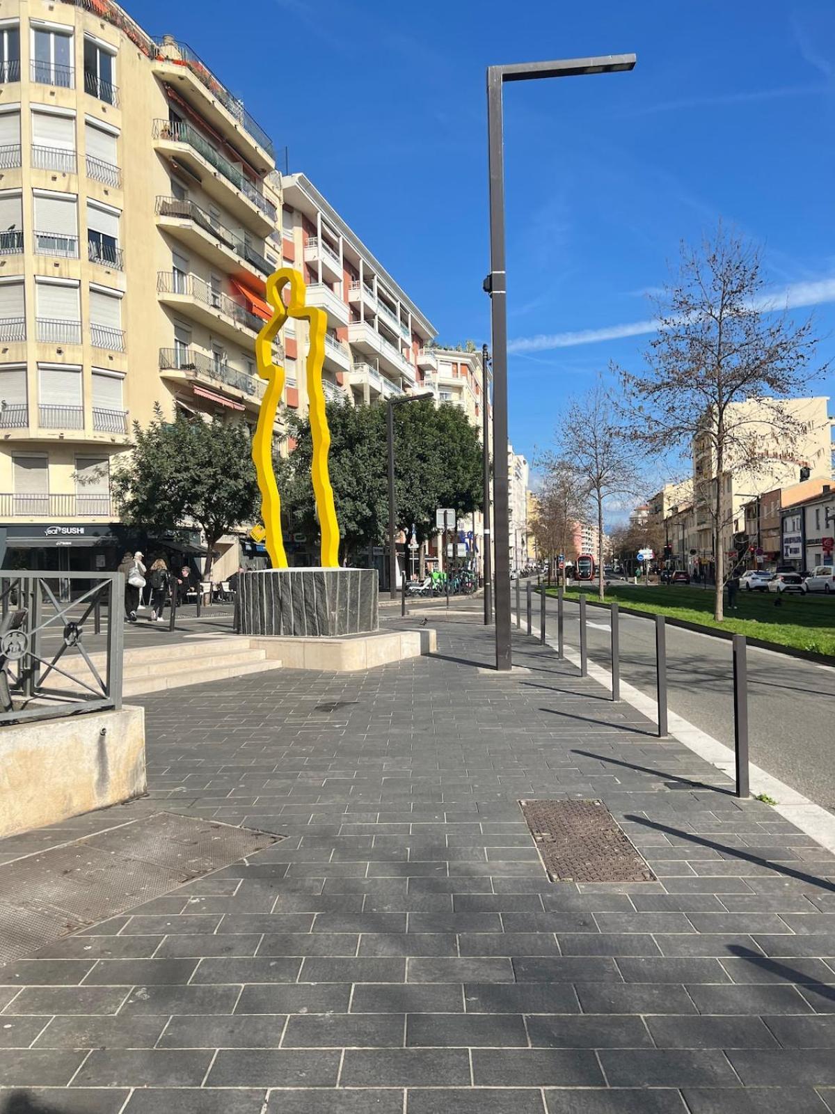 Elegant Avec Balcon Pres De La A