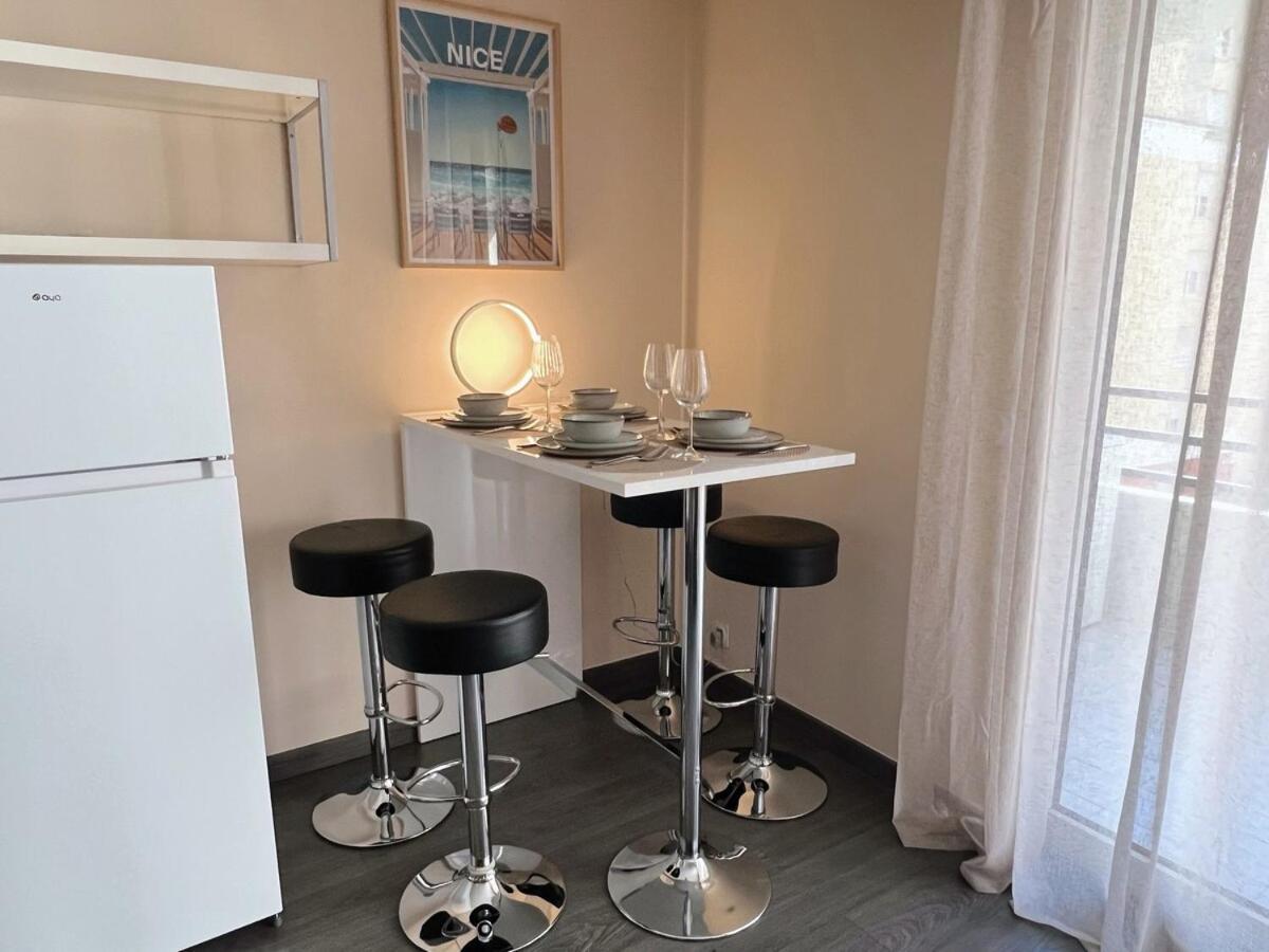 Elegant Avec Balcon Pres De La A Nice