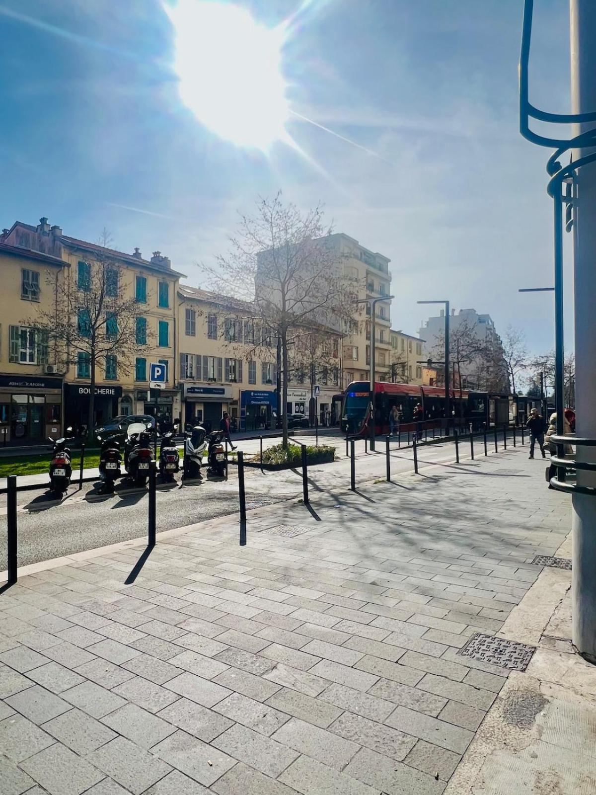 Elegant Avec Balcon Pres De La A * Nice