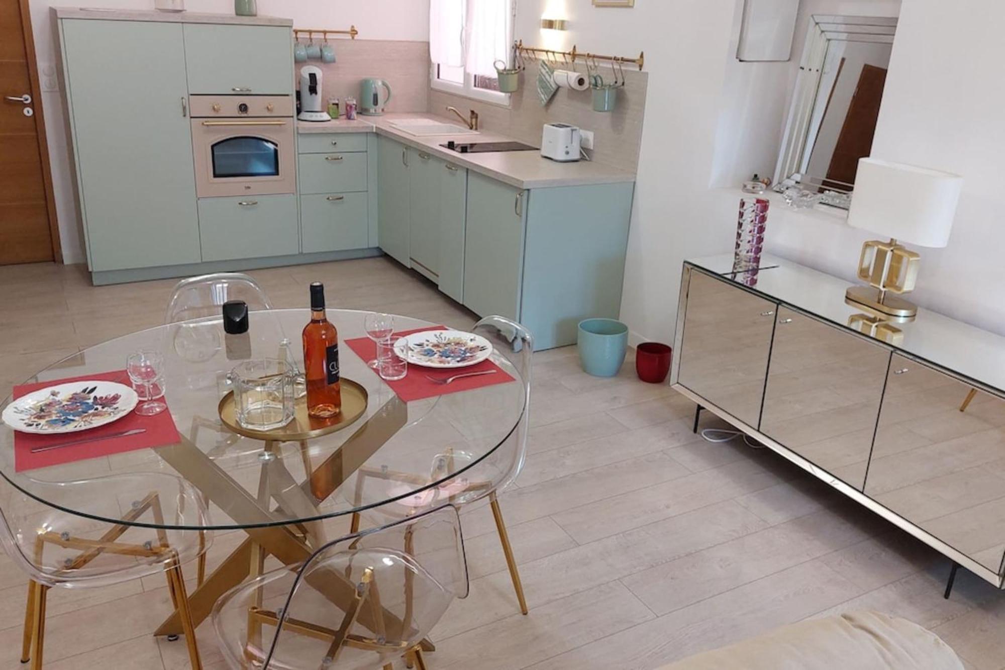 Apartment Lympia - & Ferry By Foot Balcony - By Tgb