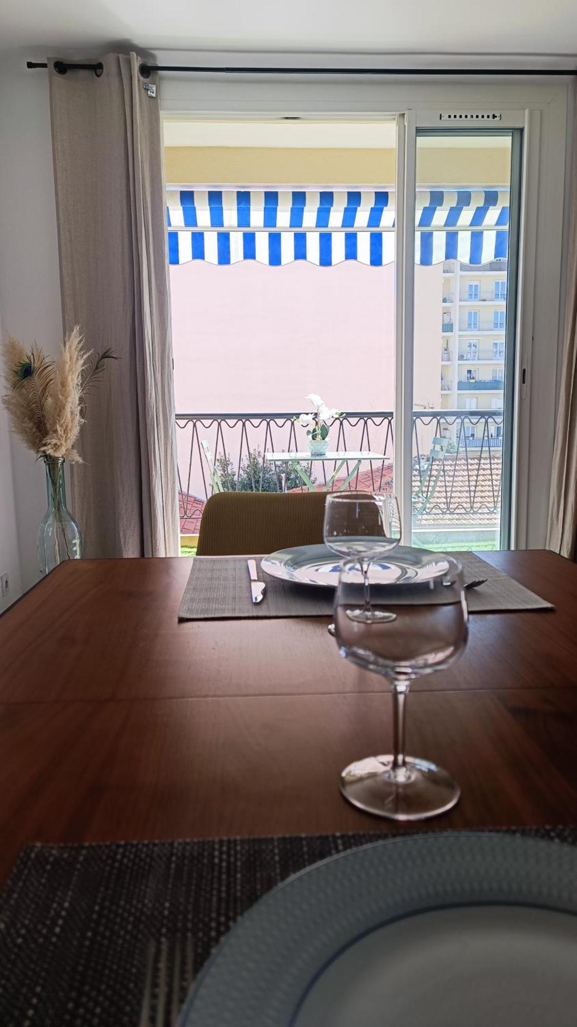 Moderne - Port De Apartment Nice